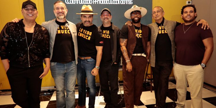 Manny Pérez se estrenará en la comedia con “La Vida Chueca”