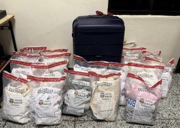 Atrapan a una mujer con 110 prendas de vestir impregnadas de presunta cocaína