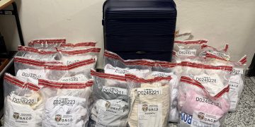 Atrapan a una mujer con 110 prendas de vestir impregnadas de presunta cocaína