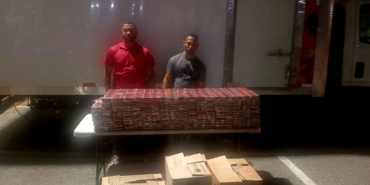 Ejército detiene dos hombres con contrabando de cigarrillos en San Juan de la Maguana