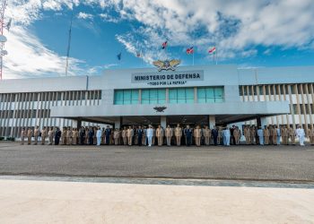 Ministerio de Defensa encabeza actos conmemorativos por el Día de las Fuerzas Armadas con reconocimientos a militares y civiles