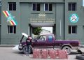 Ocupan contrabando de 94,000 cigarrillos oculto en una camioneta interceptada por el Ejército en Dajabón