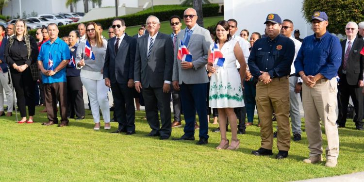 La Iglesia de Jesucristo honra los símbolos patrios con acto a la bandera en Santo Domingo