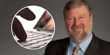 Profesor de 70 años de la Facultad de Derecho de Barry University enfrenta 50 cargos por pornografía infantil