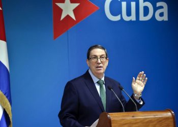 Cuba le dice a EE.UU. que se defenderá, pero al mismo tiempo le ofrece un diálogo