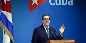 Cuba le dice a EE.UU. que se defenderá, pero al mismo tiempo le ofrece un diálogo