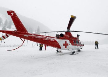 Condiciones climáticas impiden rescate de los 8 esquiadores muertos en avalancha en EE.UU.