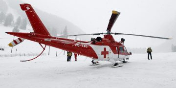 Condiciones climáticas impiden rescate de los 8 esquiadores muertos en avalancha en EE.UU.