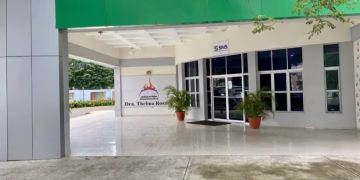 Niña de 3 años es abandonada con quemaduras graves en Santiago