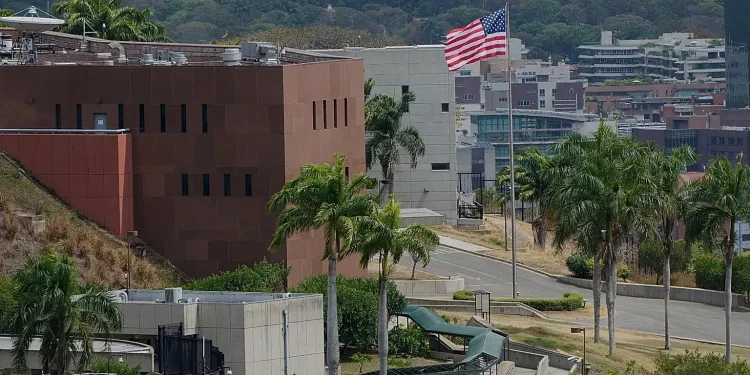 Tras siete años de cierre, EE.UU. reanuda operaciones de embajada en Venezuela oficialmente