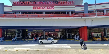 Cuba prolonga la crisis aérea: sus aeropuertos seguirán sin combustible para aviones al menos hasta abril