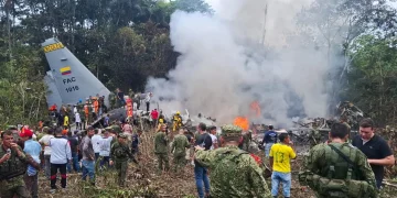 Confirman la muerte de 66 militares en el accidente de un avión militar en Colombia