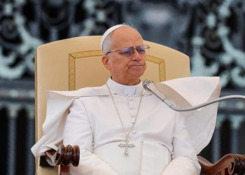 El papa pide a periodistas evitar que la información se convierta en propaganda de guerra