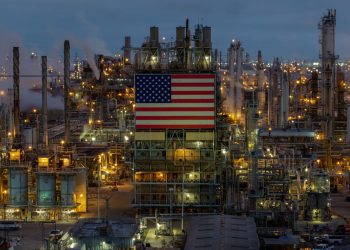 Trump: "Los precios del petróleo caerán en picado en cuanto termine" la guerra con Irán