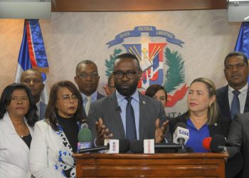 Diputado propone ley que impediría a deudores de pensión alimenticia renovar licencia de conducir y salir del país