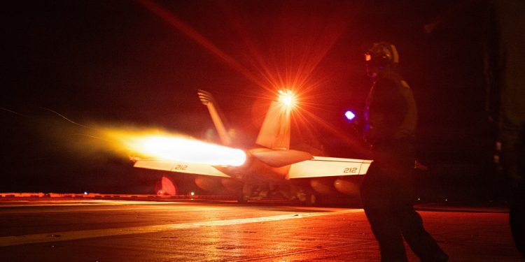 Trump amenaza con "volar por los aires" el yacimiento de gas natural más grande del mundo