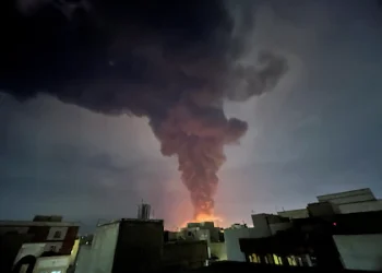 Estados Unidos e Israel atacaron un depósito de petróleo en Teherán