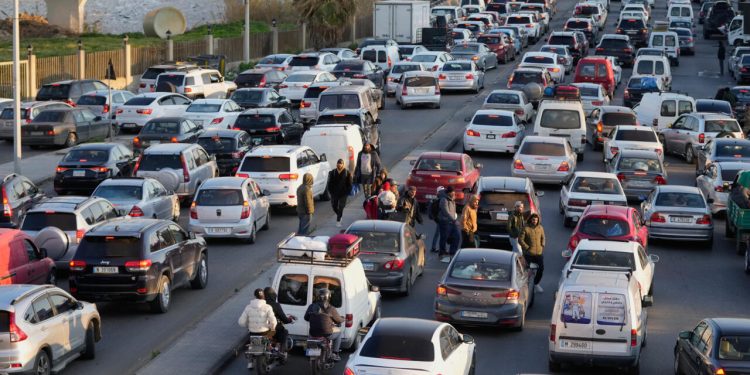 Residentes de Beirut abandonan la ciudad tras una serie de ataques israelíes