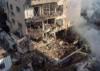 Ataque iraní con misiles deja seis heridos en Tel Aviv y eleva la tensión con Israel