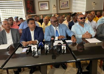 Transportistas anuncian que mantendrán tarifas pese al alza de combustibles en respaldo a estabilidad económica