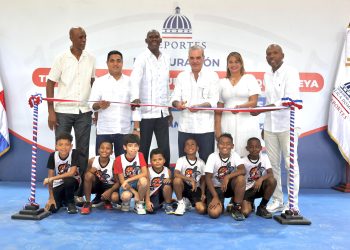 Presidente Abinader cumple promesa con Al Horford y Quisqueya al entregar techado La Tribu