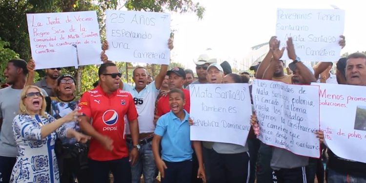 Protestan en Bayaguana para exigir carretera prometida desde hace más de 25 años