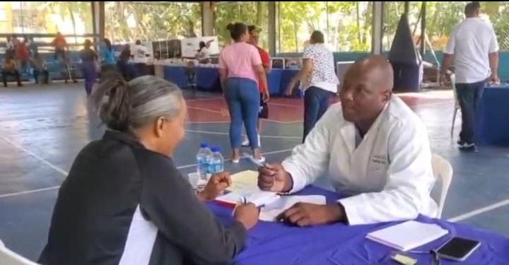 Cientos de munícipes de SDN reciben atención en operativo médico organizado por el diputado Ramón Raposo 