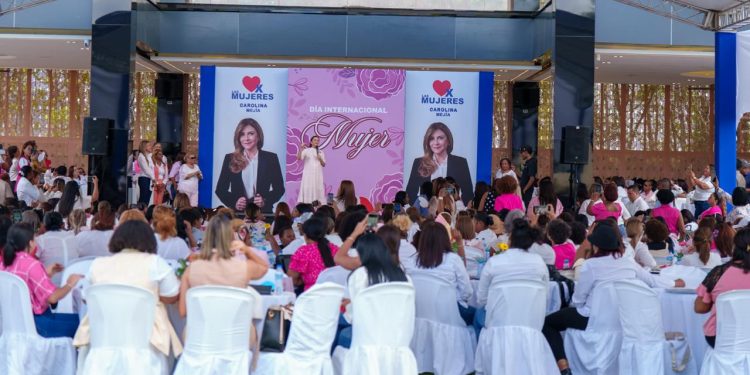 Carolina recibe contundente respaldo de mujeres líderes en encuentro nacional por el Día Internacional de la Mujer