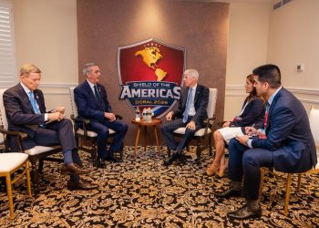 Abinader sostiene reunión bilateral con el secretario de Energía de Estados Unidos en la cumbre “Escudo de las Américas”