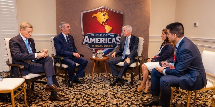 Abinader sostiene reunión bilateral con el secretario de Energía de Estados Unidos en la cumbre “Escudo de las Américas”