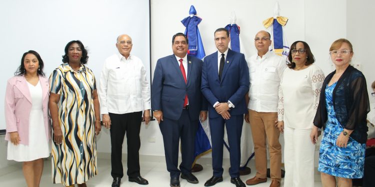 Servio Tulio advierte sobre "crisis ética" en la democracia dominicana durante apertura de diplomado notarial