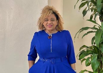 Periodista destaca el rol de la mujer en la unión familiar y el compromiso de un hogar