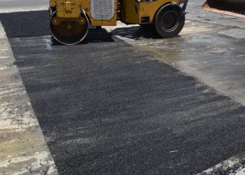 CAASD asfalta 5,000 metros cuadrados en el Gran Santo Domingo en primeros dos meses de 2026