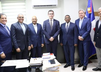 Autoridades universitarias de Hungría visitan el MESCYT para impulsar cooperación académica