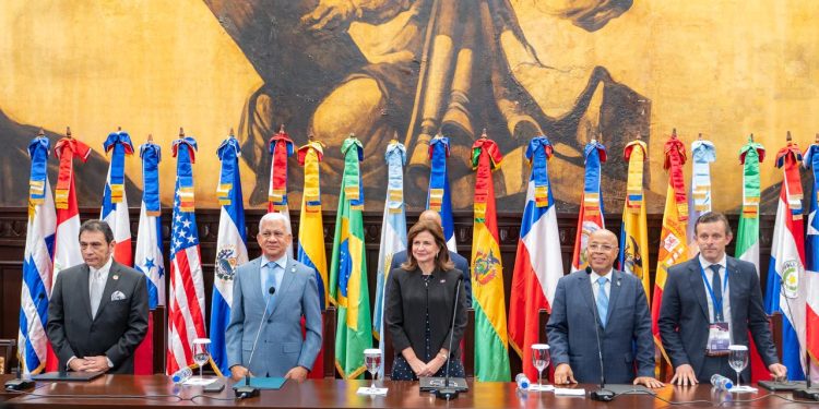 Presidente del Senado, Ricardo de los Santos, resalta importancia de la familia en Congreso Iberoamericano por la Vida y la Familia