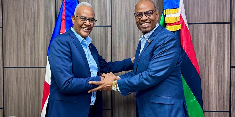 Presidente de la Hermandad de Veteranos de las FF.AA. y la PN realiza encuentro con dirigentes gremiales de la prensa