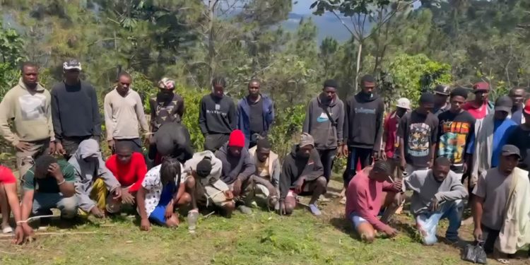 Ejército intercepta grupo de 36 haitianos indocumentados en zona montañosa de Santiago Rodríguez