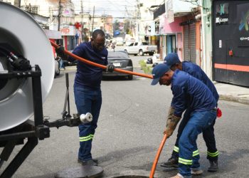 Hidrosuccionadores de la CAASD resuelven graves problemas de taponamiento en sistema sanitario