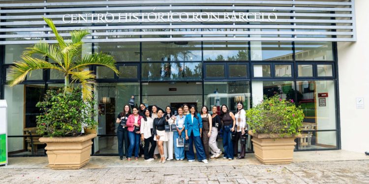 Centro Histórico Ron Barceló recibe a comunicadoras bajo la plataforma "Mujeres a la Roca"