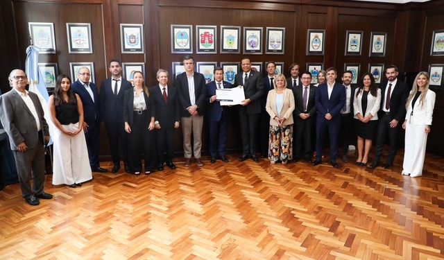 Reconocen en Argentina a Eddy Alcántara por impulsar proyectos regionales en favor consumidores de Iberoamérica