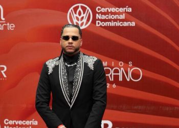 EthanAlexx deslumbra en la alfombra roja de los Premios Soberano 2026 con un estilo propio y auténtico