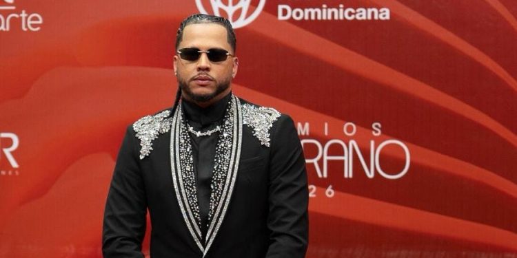 EthanAlexx deslumbra en la alfombra roja de los Premios Soberano 2026 con un estilo propio y auténtico