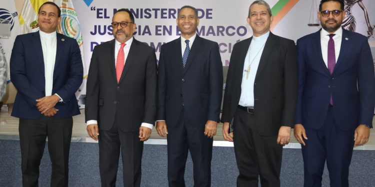 UCSD y Fundación Debate Global PI analizaron el rol del Ministerio de Justicia en la administración pública