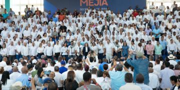 Carolina reafirma fortaleza con masivo acto de apoyo mientras rinde cuentas como secretaria general
