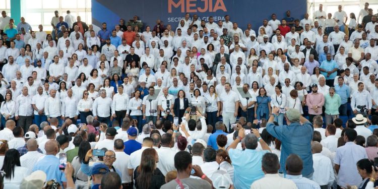 Carolina reafirma fortaleza con masivo acto de apoyo mientras rinde cuentas como secretaria general