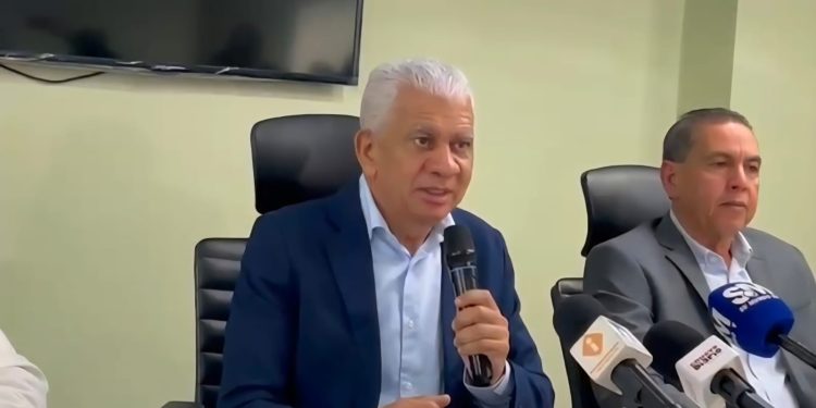 Presidente de Fenatrado informa que los transportistas de cargas asumirán el incremento del costo de los combustibles