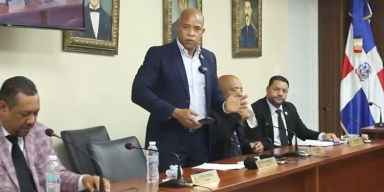 Regidor SDN solicita información sobre empresas recolectoras de desechos sólidos en el municipio