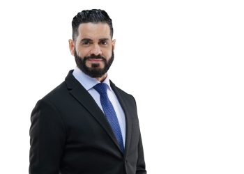 Del éxito musical con temas como “Pega tu vicio” y “Veneno” a la narrativa literaria: Elvis Samuel impacta con una novela que nace desde el alma