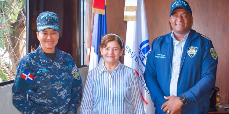 Coronel Ana Jiménez Cruceta realiza visita de cortesía a gobernadora de Peravia