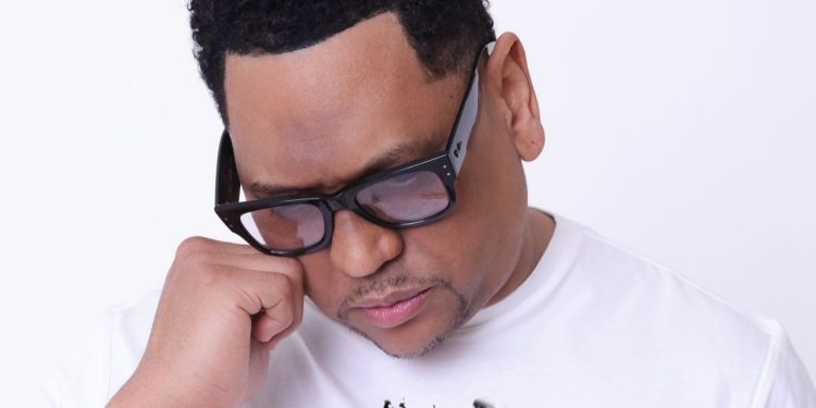 Kalimete lanza “De otro planeta", un merengue de conciencia social que da voz a los inmigrantes y a los olvidados